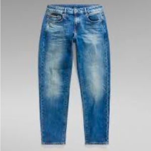 Medium to light denim jeans.